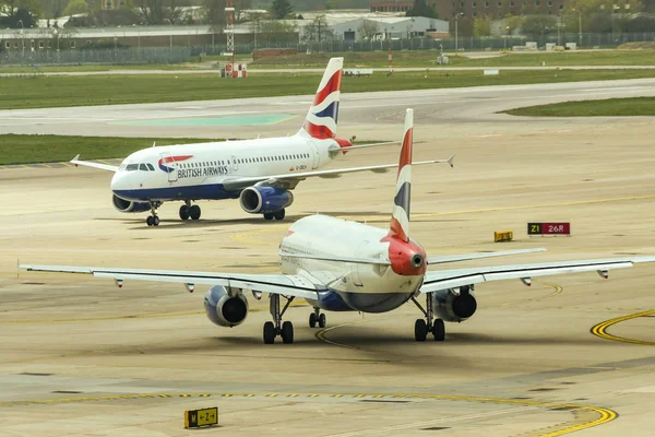 British Airways Jets aankomen en vertrekken — Stockfoto