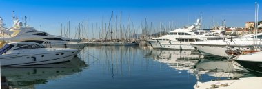 Cannes'da liman sahnesi