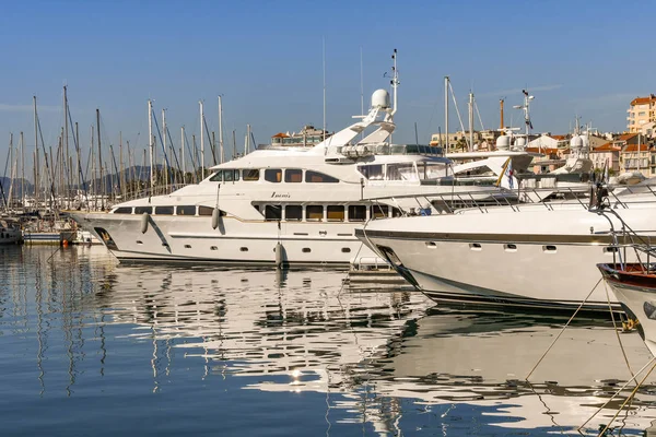 Superyachts au port de Cannes — Photo