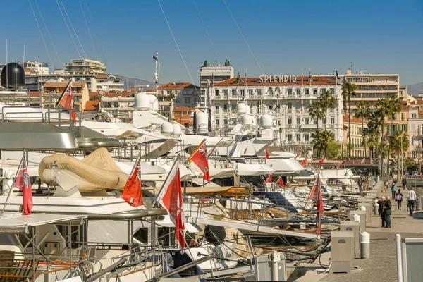 Superyates en el puerto de Cannes — Foto de Stock
