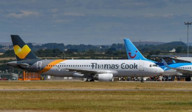 Cardiff Wales Airport, Wales , Temmuz 2018: Thomas Cook Airlines tatil jeti Cardiff Wales Havaalanı'na iniş yaptı.