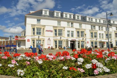 Porthcawl, Galler - Ağustos 2018: Porthcawl, Galler'de deniz kıyısındaki Marine Flats.