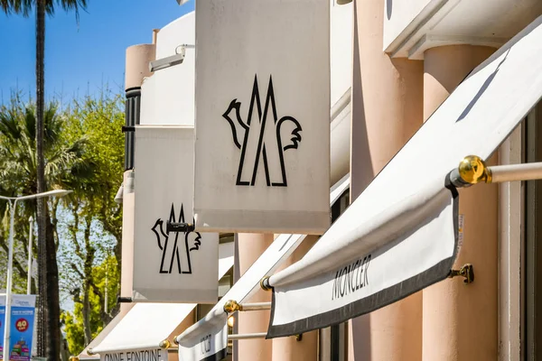 Cannes France April 2019 Schilder Über Dem Eingang Zum Moncler — Stockfoto