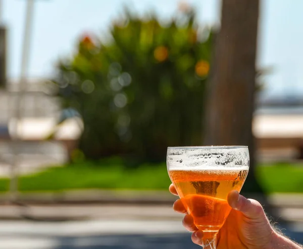 Un vaso de cerveza en la Riviera Francesa — Foto de Stock