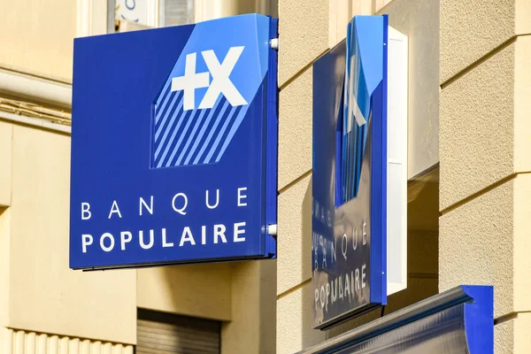 Cannes Francia Abril 2019 Firma Fuera Sucursal Del Banque Populaire — Foto de Stock