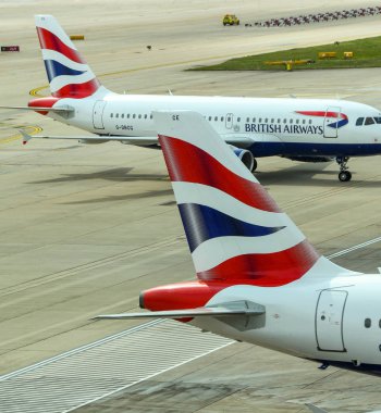 Kuyruk yüzgeci ve British Airways jet taksi