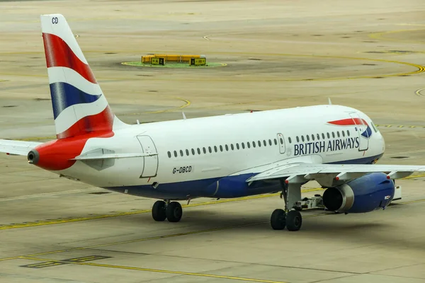 British Airways Airbus A319 Jet på Gatwick flygplats — Stockfoto