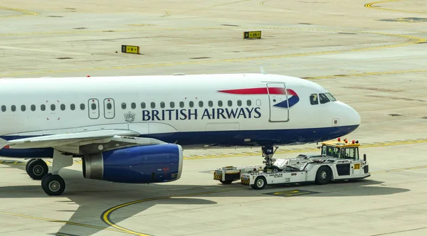 British Airways Jet wordt teruggedrongen — Stockfoto