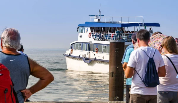 Garda Lake Garda Italia Septiembre 2018 Las Personas Que Esperan — Foto de Stock