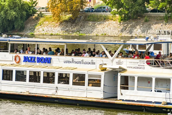 Prag Tjeckien Juli 2018 Jazz Båten Cruising Floden Vltava Prag — Stockfoto