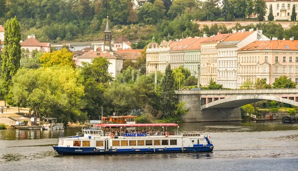 Praha Česká Republika Červenec 2018 Turistická Výletní Loď Vltavě Praze — Stock fotografie