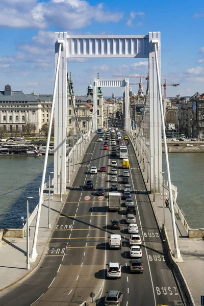 Budapest Hungría Marzo 2018 Tráfico Cola Para Cruzar Puente Elisabeth — Foto de Stock