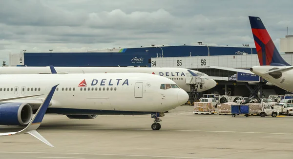 Seattle Tacoma Airport Usa June 2018 Delta Airlines Boeing 767 — Stock Photo, Image
