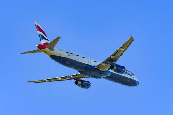 London England Mars 2019 British Airways Airbus A321 Flyg Nära — Stockfoto