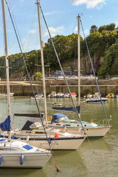 Saundersfoot Pembrokeshire Walia Sierpień 2018 Jachty Kolejce Porcie Saundersfoot Zachodnia — Zdjęcie stockowe