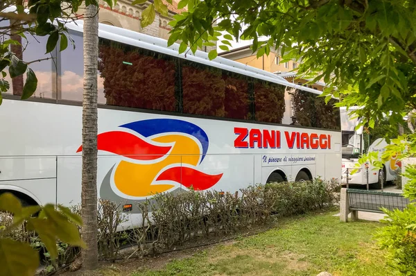 Comosjön Italien Juni 2019 Lyx Touring Coach Parkerad Sidan Väg — Stockfoto