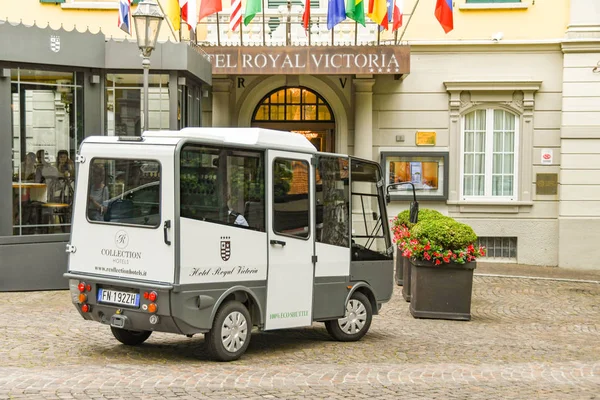 Varenna Lake Como Italy June 2019 Small Electric Shuttle Vehicle — Stock Photo, Image