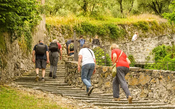 Lago Como Italia Junio 2019 Gente Subiendo Escaleras Ruta Sendero — Foto de Stock