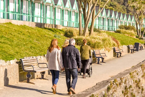 Langland Bay Gower Wales Februar 2019 Mann Und Frau Gehen — Stockfoto