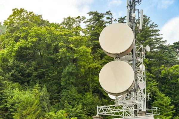 Menaggio Lake Como Itália Junho 2019 Mastro Comunicações Móveis Tecnologia — Fotografia de Stock