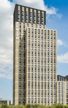 Cardiff, Galler-Temmuz 2019: Zenith tarafından işletilen Cardiff şehir merkezinde yeni idari konaklama.