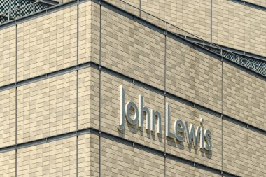 Cardiff, Galler-Temmuz 2019: Cardiff şehir merkezindeki St David 's 2 alışveriş merkezinde John Lewis mağazanın dış alanında oturum açın