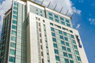 Cardiff, Galler-Temmuz 2019: Cardiff şehir merkezindeki Radisson Blu otelin dış görünümü.