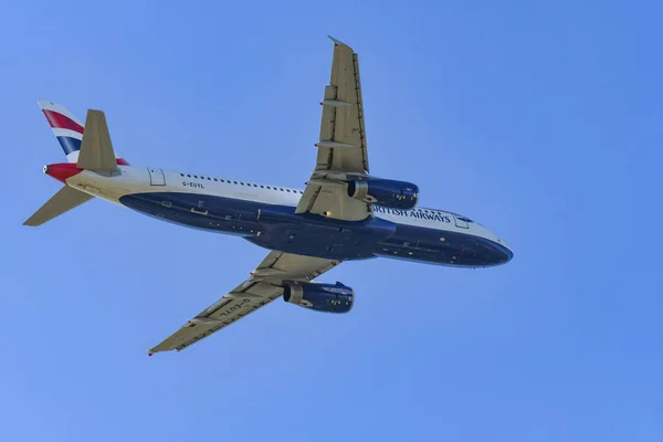 London England Mars 2019 British Airways Airbus A320 Flyg Nära — Stockfoto