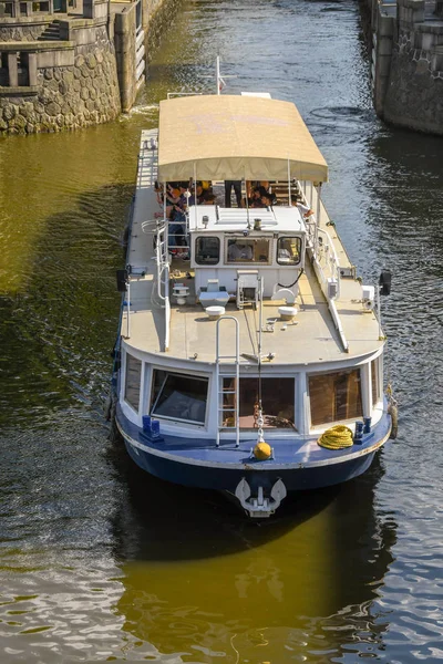 Prag Tjeckien Augusti 2018 Stor Flodkryssning Båt Ett Lås Floden — Stockfoto