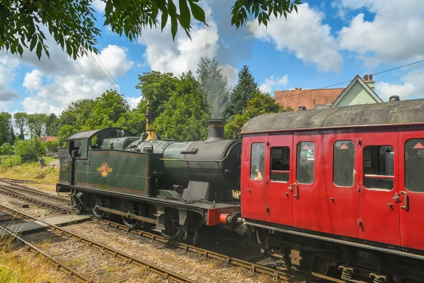 Cranmore England Julho 2019 Motor Vapor Puxando Trem Partindo Estação — Fotografia de Stock