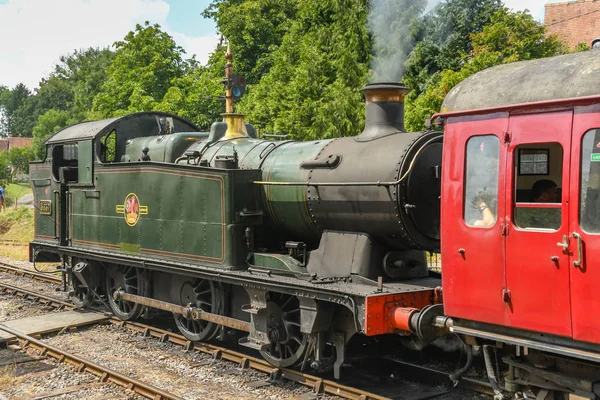 Cranmore England Julho 2019 Motor Vapor Puxando Trem Partindo Estação — Fotografia de Stock