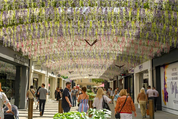 Bath Engeland Juli 2019 Tekenreeksen Van Kunst Bloemen Die Dienen — Stockfoto