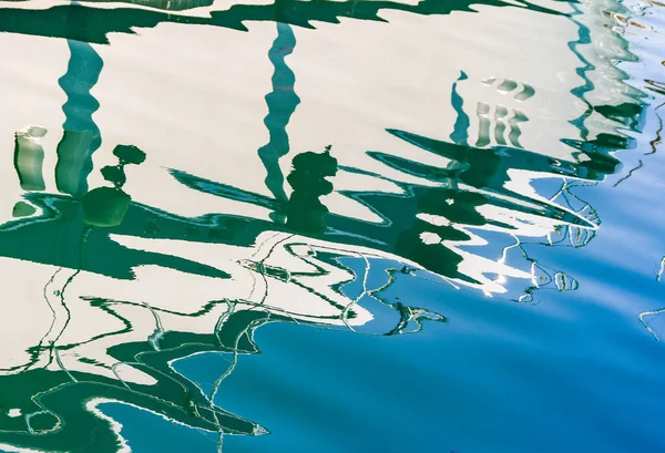 Pattern Formed Reflection Boat Ripples Still Water — Stock Photo, Image