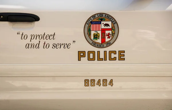 Los Angeles, California, Abd - Mart 2009: Los Angeles'ta bir polis arabasının yanında Lapd Rozeti