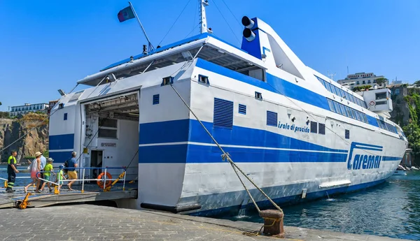 Sorrento Italie Août 2019 Voiture Rapide Ferry Passagers Amarré Sorrente — Photo