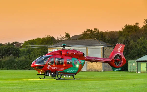 Pontypridd Wales Setembro 2019 Vista Panorâmica Helicóptero Emergência Serviço Ambulância — Fotografia de Stock