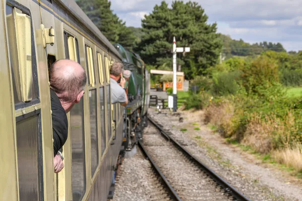 Gloucestershire Angleterre Septembre 2019 Les Passionnés Rail Penchés Par Fenêtre — Photo