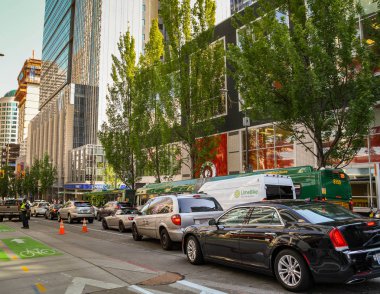 Seattle, Wa, Abd, - Haziran 2018: İnsanlar işten sonra evlerine dönerken Seattle şehir merkezinde trafik kuyrukları.