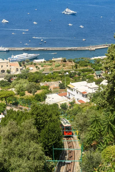 Isla Capri Italia Agosto 2019 Tren Funicular Isla Capri Ascendiendo — Foto de Stock