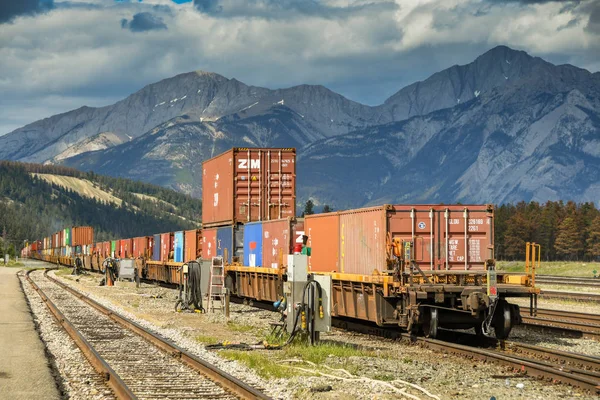 Jasper Alberta Canada June 2018 End Long Freight Train Shipping — Stock Photo, Image