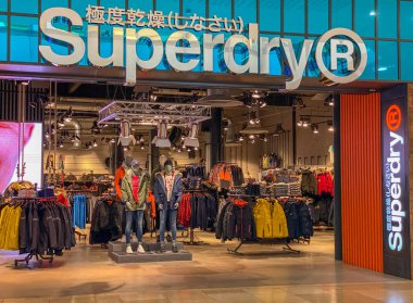 Cardiff, Wales - Eylül 2019: Cardiff şehir merkezindeki St. David 's 2 alışveriş merkezindeki Superdry mağazasına giriş