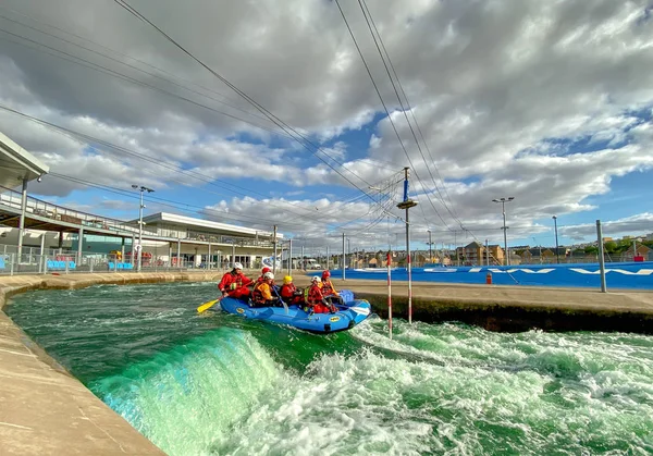 Cardiff Wales October 2019 People Inflatable Raft Paddling Waterfall Man — Stock Photo, Image