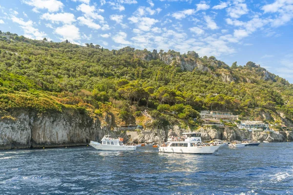 Νήσος Κάπρι Ιταλία Αύγουστος 2019 Μικρά Σκάφη Που Περιμένουν Στους — Φωτογραφία Αρχείου