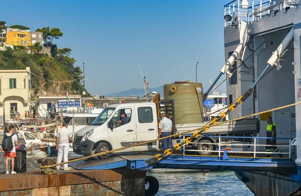 Isla Capri Italia Agosto 2019 Camión Con Gran Contenedor Parte — Foto de Stock