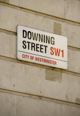 Londra, İngiltere - Temmuz 2018 İngiliz başbakanının ikamet ettiği Başbakanlık binasının duvarını imzalayın.