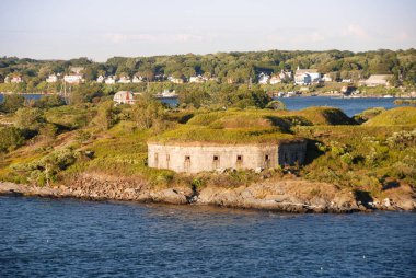 Portland, Maine, ABD - Eylül 2010: Fort Scammell, Portland, Maine yakınlarındaki Casco Bay. Eski bir Birleşik Devletler askeri kalesi..
