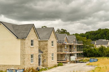 Cowbridge, Glamorgan, Galler Vadisi - Temmuz 2020: Cowbridge 'in küçük pazar kasabasının kenar mahallelerinde yeni bir konut geliştirme çalışmaları.