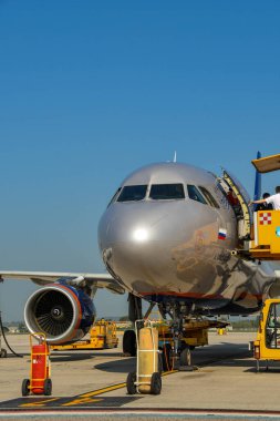 Verona, İtalya - Eylül 2018: Verona havaalanında bir Aeroflot Airbus A320 uçağının ön görüntüsü.