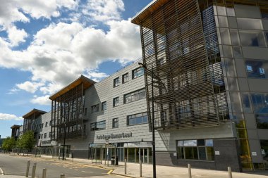 Ebbw Vale, Galler - Temmuz 2020: İleri eğitim kolejinin Ebbw Vale binasının dış görünümü 