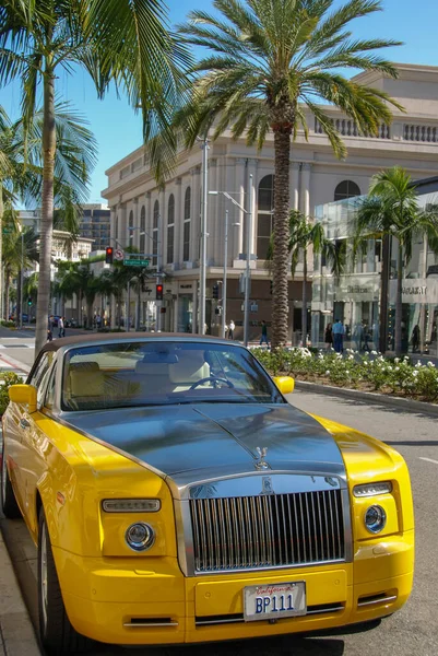 Los Angeles California Usa Březen 2009 Yellow Rolls Royce Zaparkované — Stock fotografie